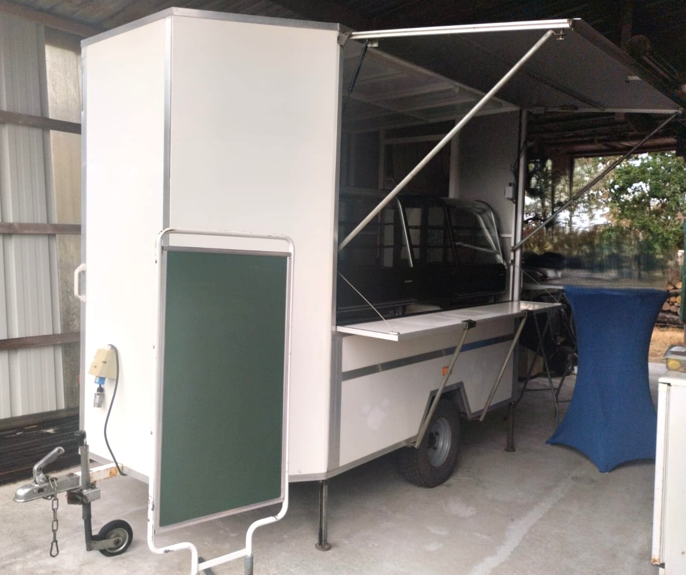REMORQUE FOURGON MAGASIN AMENAGER ARTISANALE -500kg
