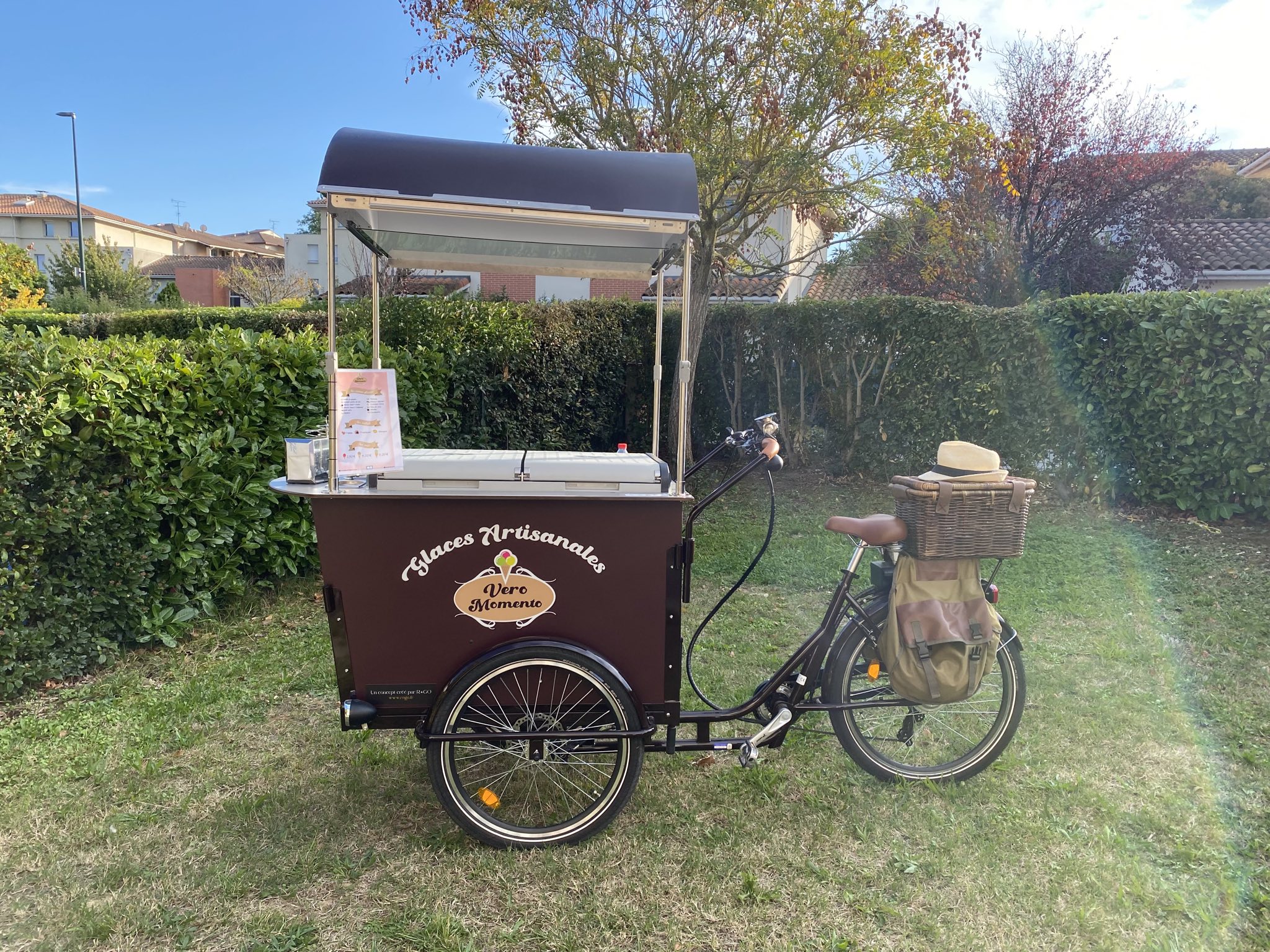 VELO TRIPORTEUR ELECTRIQUE GLACIER AUTONOME